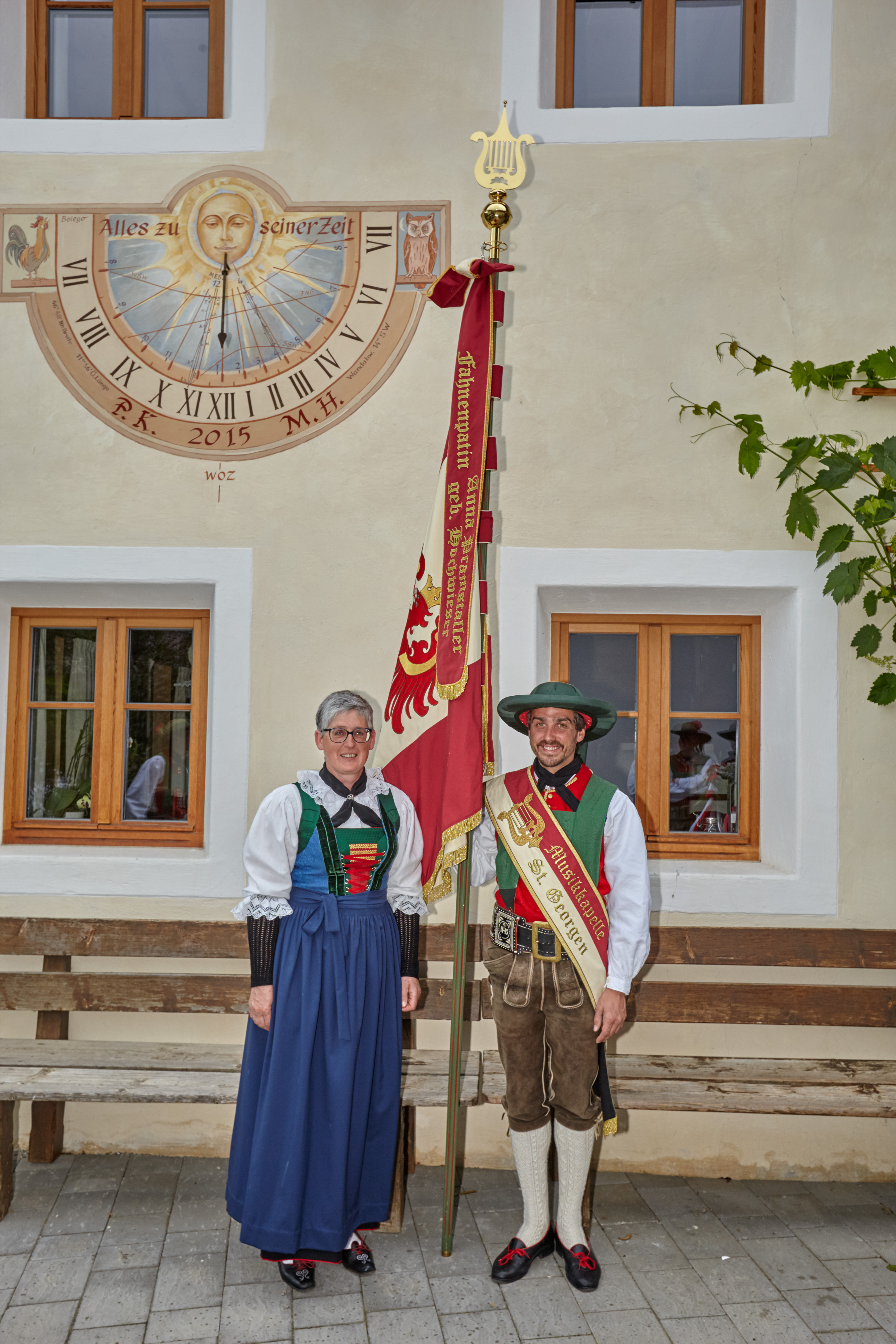 67c1b512aefc279b60ca0680_Fa hnrich mit Fahnenpatin